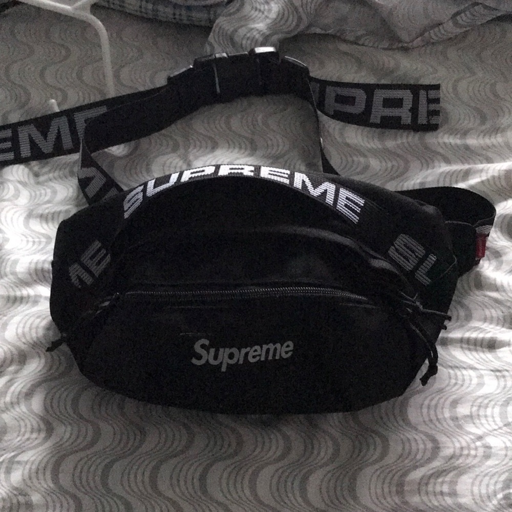 - Supreme waist bag 2018